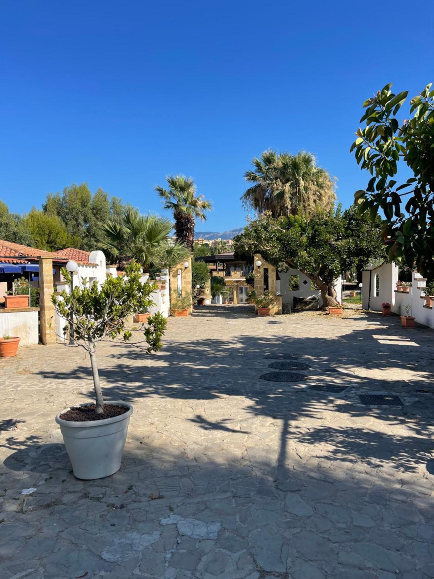 Soleada Club Aparthotel Campofelice Di Roccella Exterior photo
